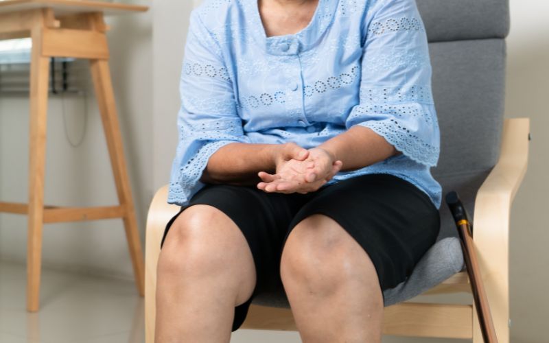 Bệnh tê tay chân ở người tiểu đường là triệu chứng phổ biến gây ảnh hưởng đến chất lượng cuộc sống người bệnh