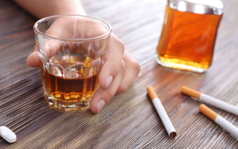 Sử dụng thuốc lá, rượu bia tăng nguy cơ biến chứng bệnh tiểu đường tuýp 2