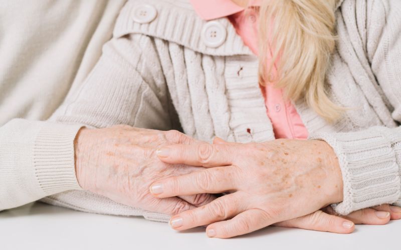 Ứng dụng điều trị viên khớp dạng thấp mang lại sức khoẻ cho người bệnh