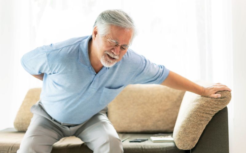 Người lớn tuổi, trung niên và tuổi già dễ gặp phải nhiều bệnh xương khớp