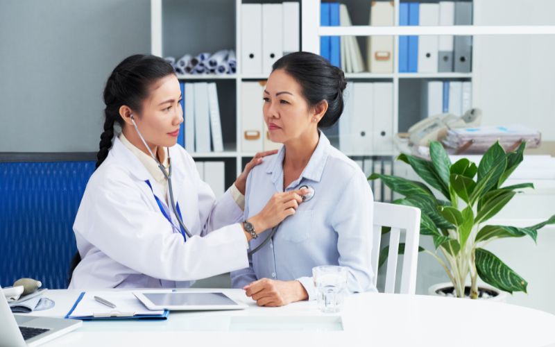 Khám bệnh tổng quát là quá trình kiểm tra toàn diện tình trạng sức khỏe của một người