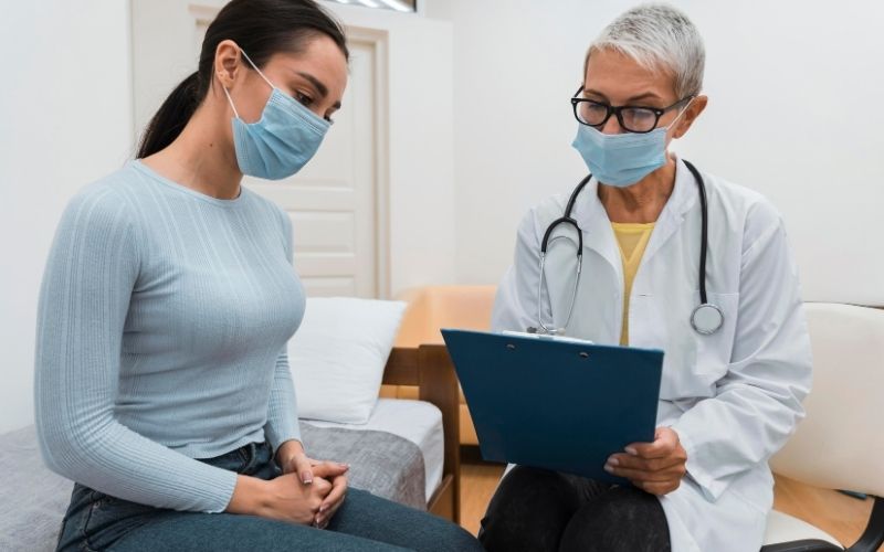 Khám lâm sàng là bước đầu tiên trong kiểm tra sức khỏe tổng quát