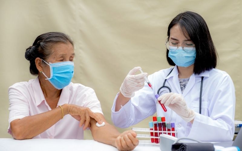 Các xét nghiệm máu, nước tiểu và các kiểm tra hình ảnh giúp phát hiện sớm các bệnh lý