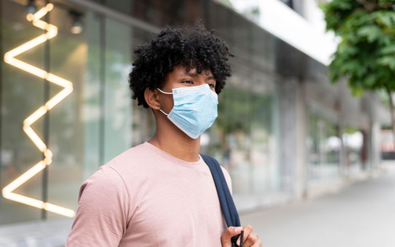 Sống trong môi trường ô nhiễm, với khói bụi, hóa chất độc hại và tiếng ồn gây lão hoá cơ thể sớm