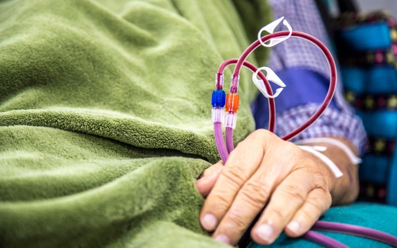 dich-vu-loc-mau-dinh-ky-cho-nguoi-gia