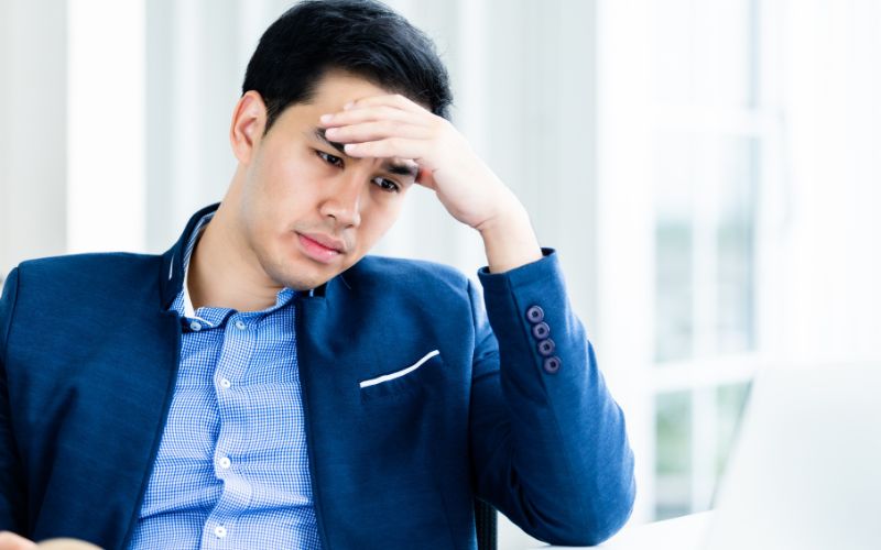 Cảm giác mệt mỏi liên tục và suy nhược cơ thể có thể là dấu hiệu lọc máu xấu cho nam giới