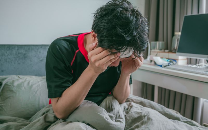 Mệt mỏi kéo dài dù đã nghỉ ngơi đầy đủ, đó có thể là dấu hiệu cho thấy cơ thể đang chịu đựng lượng độc tố lớn