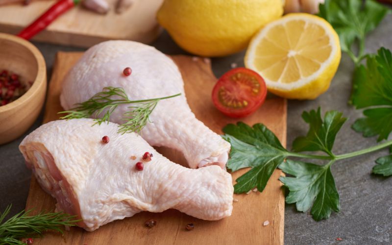 Thịt gia cầm như: Gà, vịt, ngan,... là những nguồn protein gia cầm phong phú