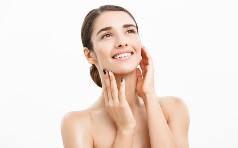  Tế bào gốc trung mô dây rốn có thể kích thích sản xuất collagen và elastin, giúp trẻ hoá làn da