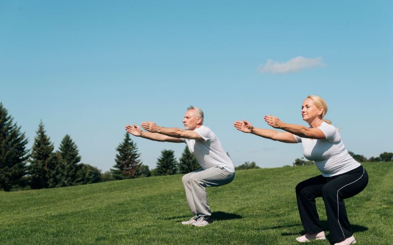 Kết hợp chế độ ăn uống lành mạnh và thể dục thể thao