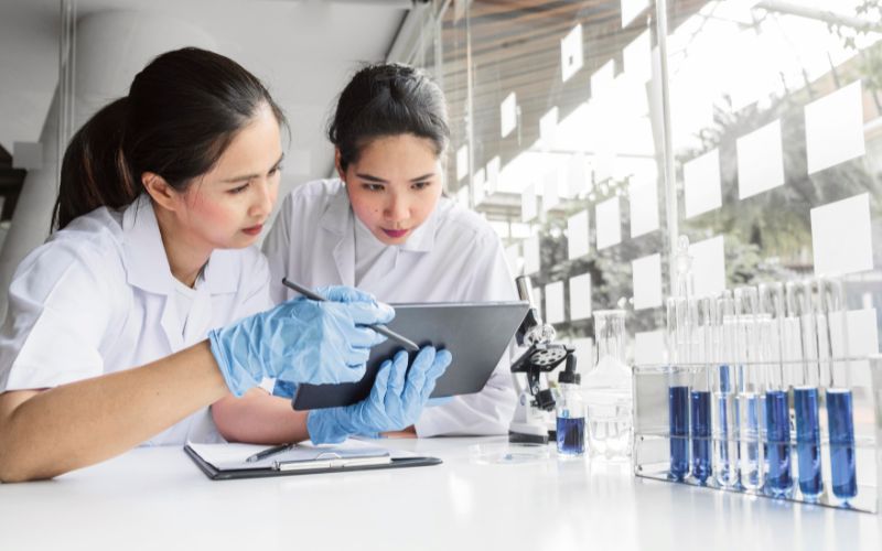 Tế bào gốc giúp cải thiện chức năng khớp bằng cách tái tạo mô sụn và giảm viêm