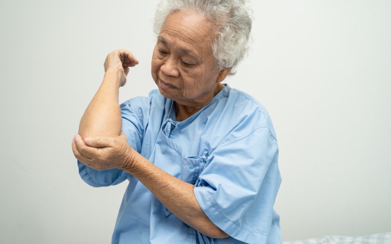 Viêm xương khớp và viêm khớp dạng thấp là hai dạng chính và phổ biến nhất